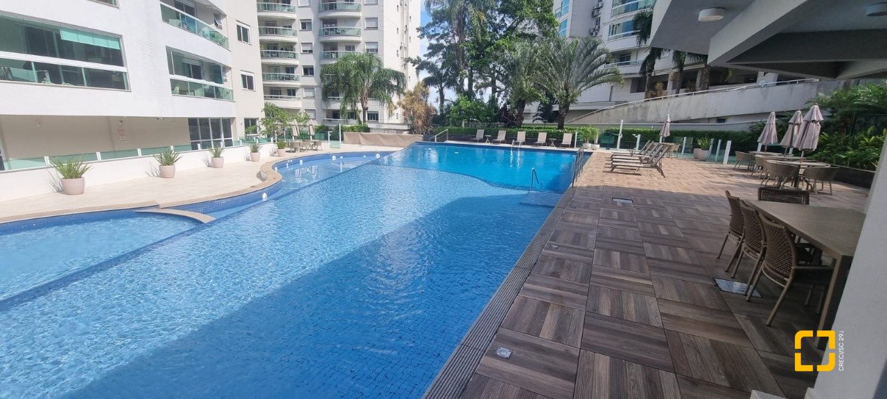 Apartamento com 127m², 5 quartos (sendo 1 suíte), 2 garagens, no bairro Itacorubi em Florianópolis