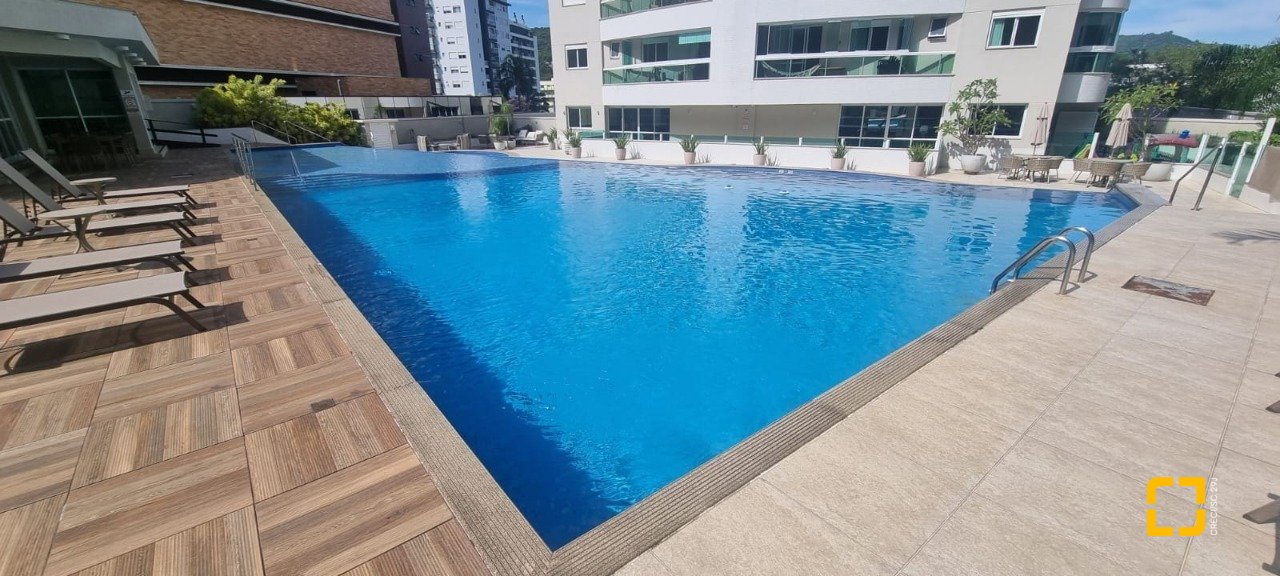 Apartamento com 127m², 5 quartos (sendo 1 suíte), 2 garagens, no bairro Itacorubi em Florianópolis