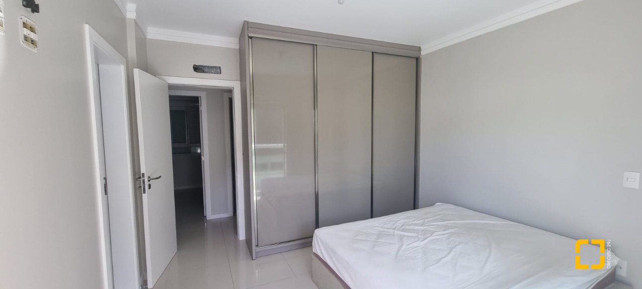 Apartamento com 127m², 5 quartos (sendo 1 suíte), 2 garagens, no bairro Itacorubi em Florianópolis
