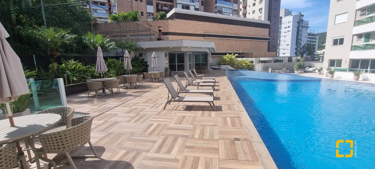 Apartamento com 127m², 5 quartos (sendo 1 suíte), 2 garagens, no bairro Itacorubi em Florianópolis