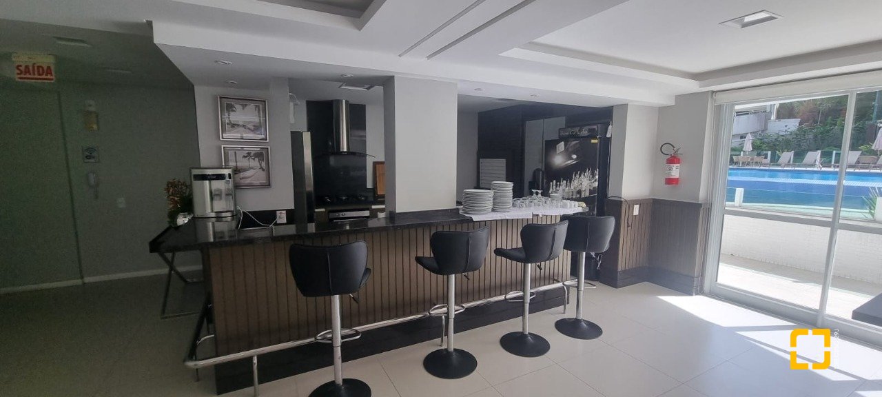 Apartamento com 127m², 5 quartos (sendo 1 suíte), 2 garagens, no bairro Itacorubi em Florianópolis