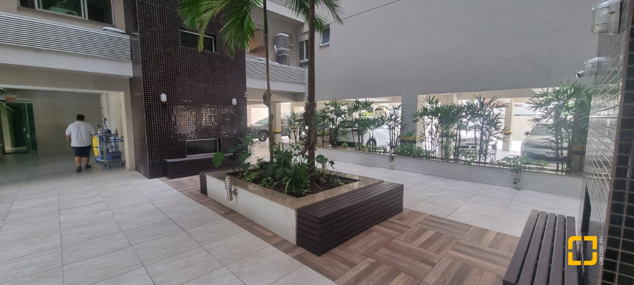 Apartamento com 127m², 5 quartos (sendo 1 suíte), 2 garagens, no bairro Itacorubi em Florianópolis