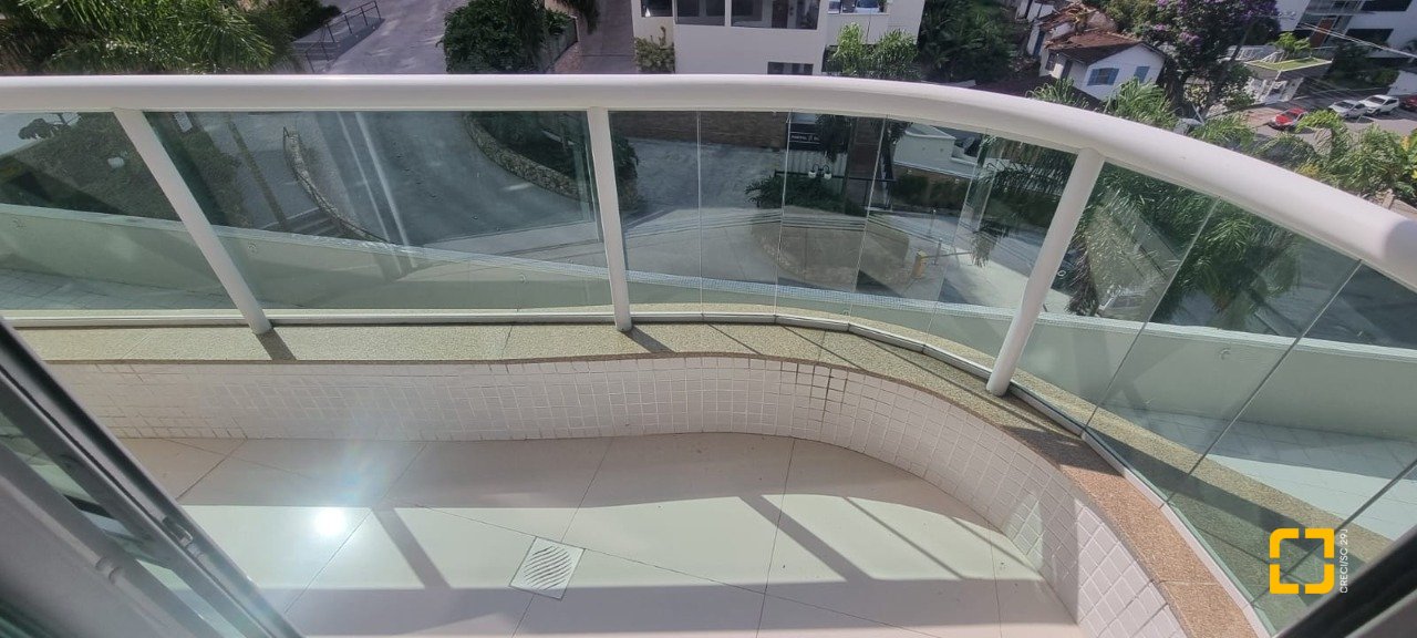 Apartamento com 127m², 5 quartos (sendo 1 suíte), 2 garagens, no bairro Itacorubi em Florianópolis