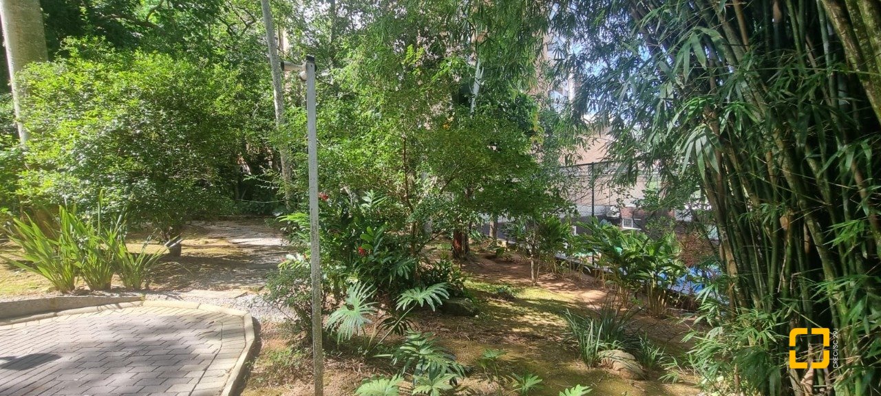 Apartamento com 127m², 5 quartos (sendo 1 suíte), 2 garagens, no bairro Itacorubi em Florianópolis