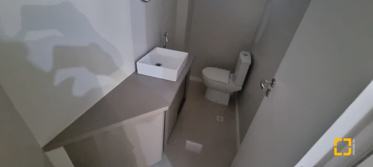 Apartamento com 127m², 5 quartos (sendo 1 suíte), 2 garagens, no bairro Itacorubi em Florianópolis