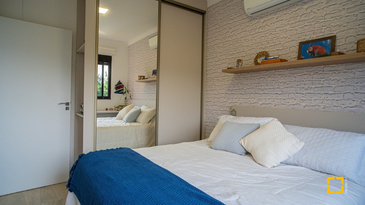 Casa de Condomínio com 235m², 7 quartos (sendo 3 suítes), 2 garagens, no bairro Cachoeira do Bom Jesus em Florianópolis