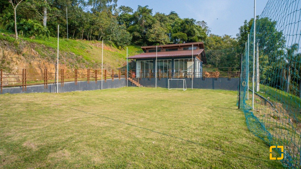 Casa de Condomínio com 235m², 7 quartos (sendo 3 suítes), 2 garagens, no bairro Cachoeira do Bom Jesus em Florianópolis