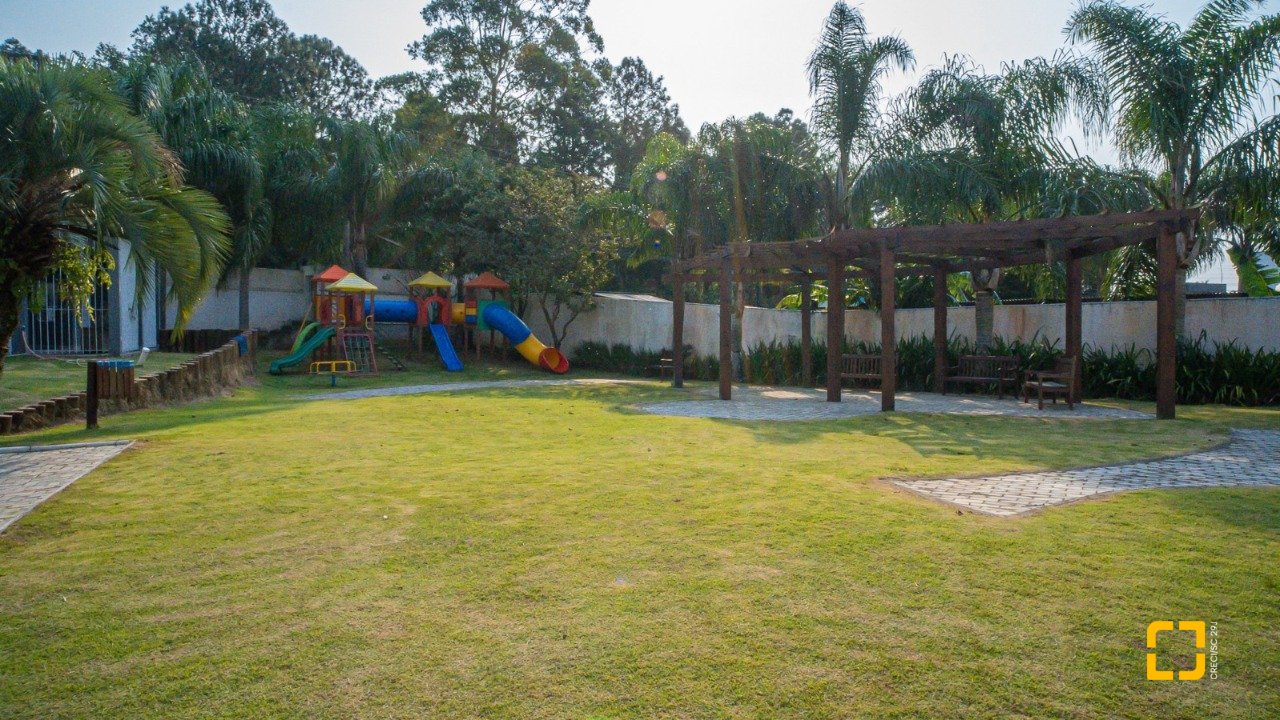 Casa de Condomínio com 235m², 7 quartos (sendo 3 suítes), 2 garagens, no bairro Cachoeira do Bom Jesus em Florianópolis