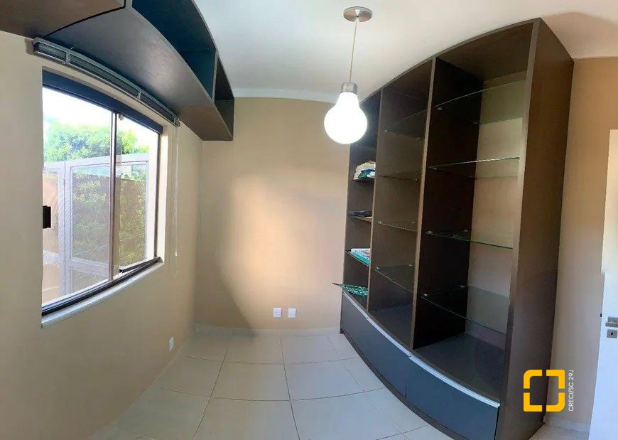 Casa de Condomínio com 197m², 7 quartos (sendo 3 suítes), 2 garagens, no bairro Cachoeira do Bom Jesus em Florianópolis