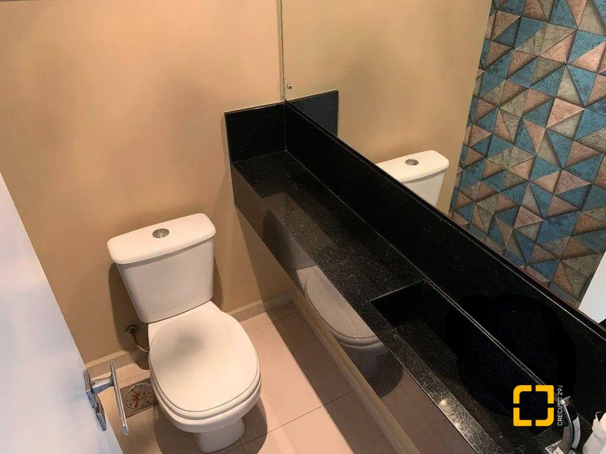 Casa de Condomínio com 197m², 7 quartos (sendo 3 suítes), 2 garagens, no bairro Cachoeira do Bom Jesus em Florianópolis