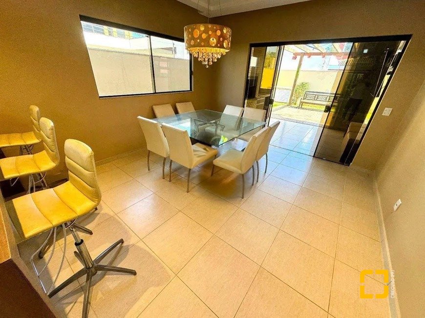 Casa de Condomínio com 197m², 7 quartos (sendo 3 suítes), 2 garagens, no bairro Cachoeira do Bom Jesus em Florianópolis