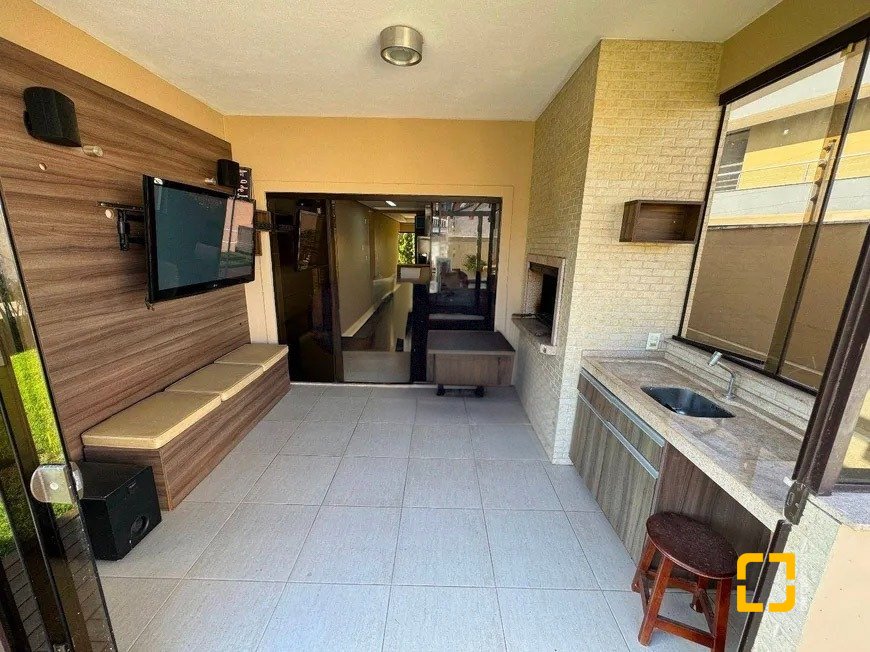 Casa de Condomínio com 197m², 7 quartos (sendo 3 suítes), 2 garagens, no bairro Cachoeira do Bom Jesus em Florianópolis
