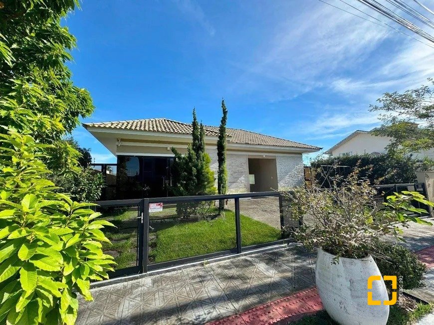 Casa de Condomínio com 197m², 7 quartos (sendo 3 suítes), 2 garagens, no bairro Cachoeira do Bom Jesus em Florianópolis