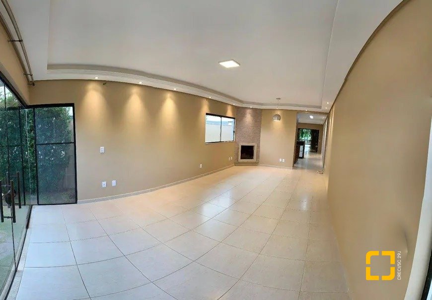 Casa de Condomínio com 197m², 7 quartos (sendo 3 suítes), 2 garagens, no bairro Cachoeira do Bom Jesus em Florianópolis