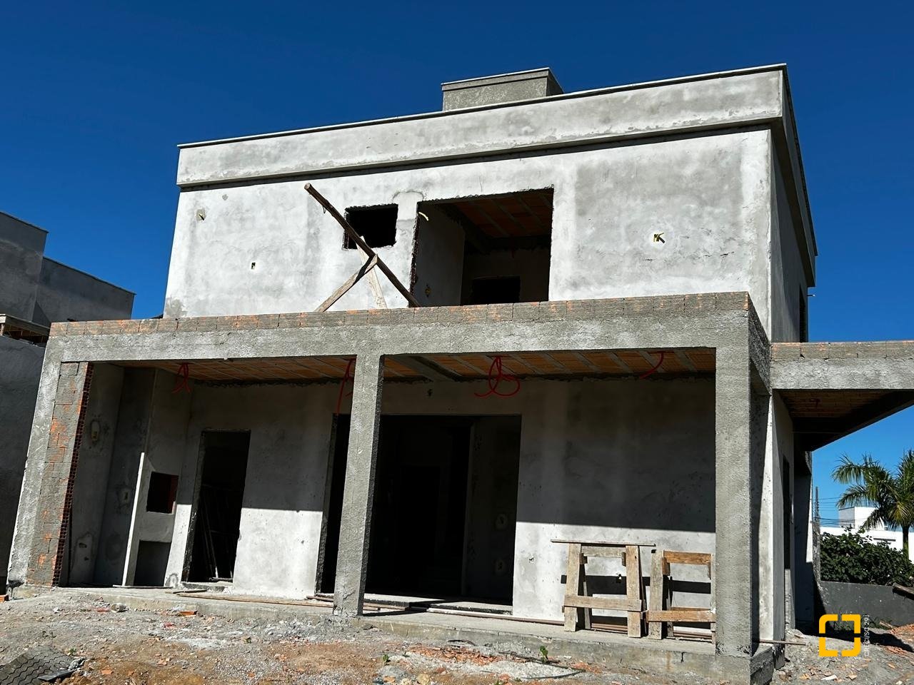 Casa de Condomínio com 162m², 6 quartos (sendo 3 suítes), 2 garagens, no bairro Cachoeira do Bom Jesus em Florianópolis