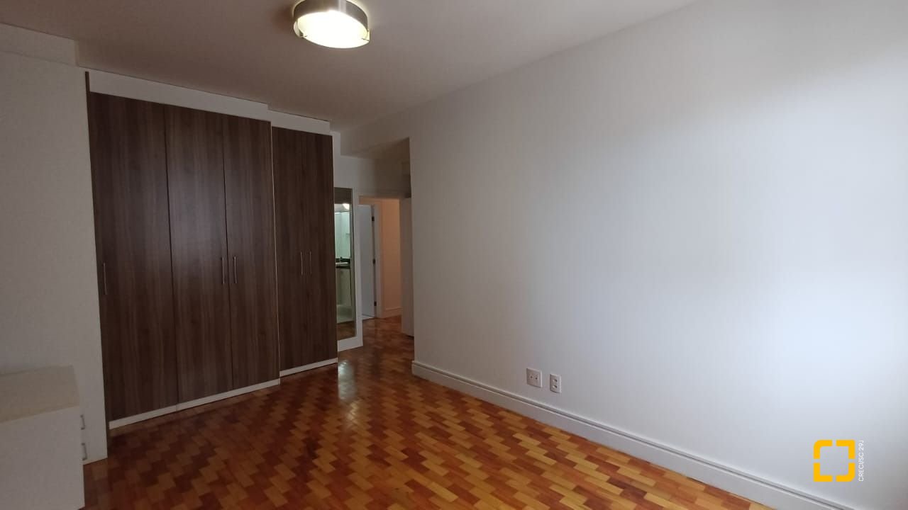 Apartamento com 139m², 4 quartos (sendo 1 suíte), 1 garagem, no bairro Centro em Florianópolis