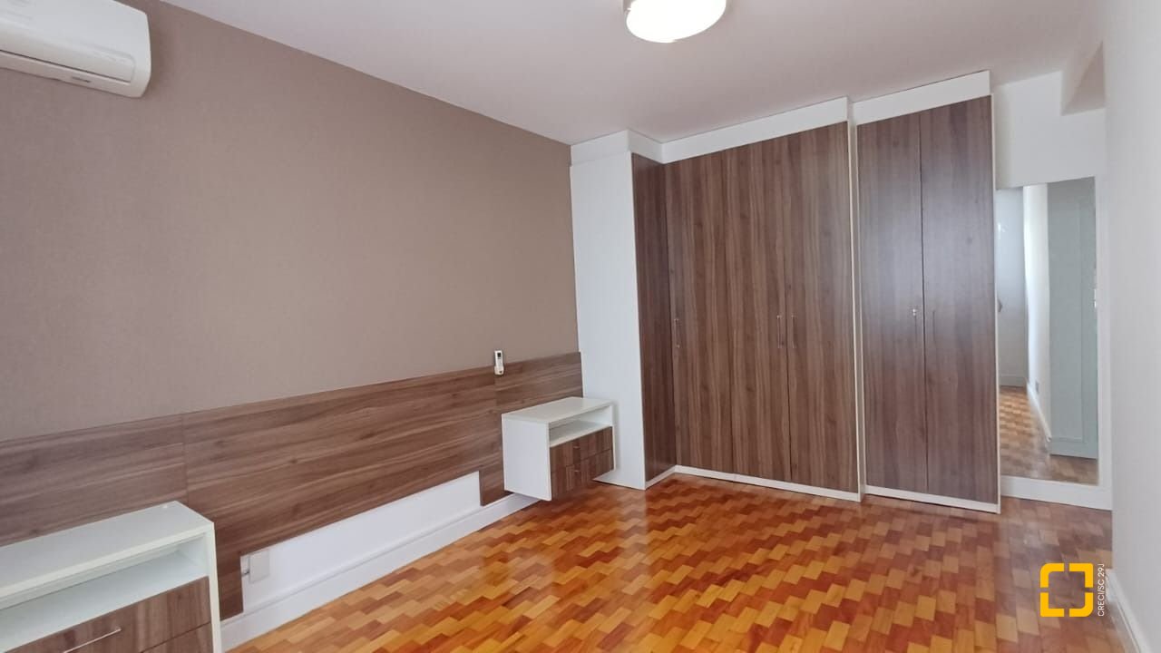 Apartamento com 139m², 4 quartos (sendo 1 suíte), 1 garagem, no bairro Centro em Florianópolis
