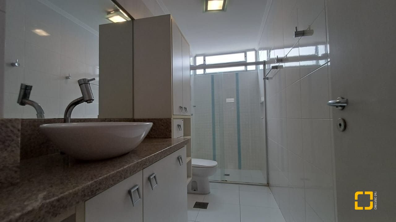 Apartamento com 139m², 4 quartos (sendo 1 suíte), 1 garagem, no bairro Centro em Florianópolis