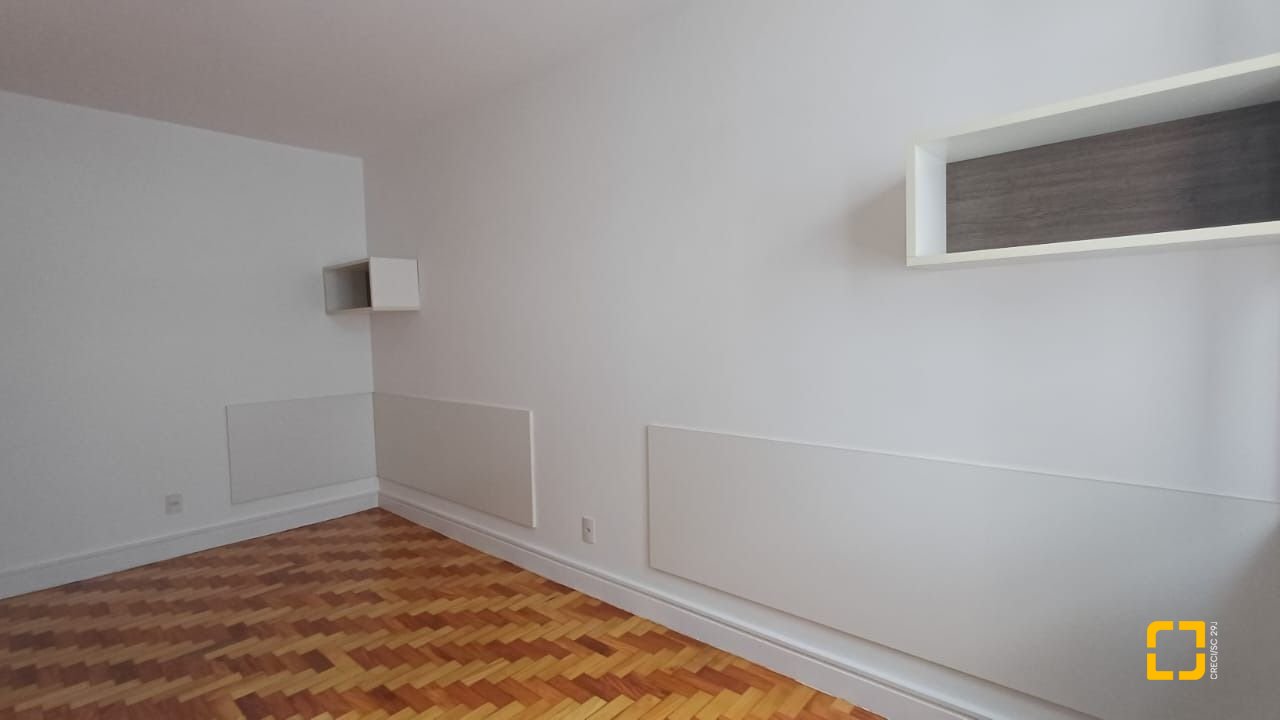 Apartamento com 139m², 4 quartos (sendo 1 suíte), 1 garagem, no bairro Centro em Florianópolis