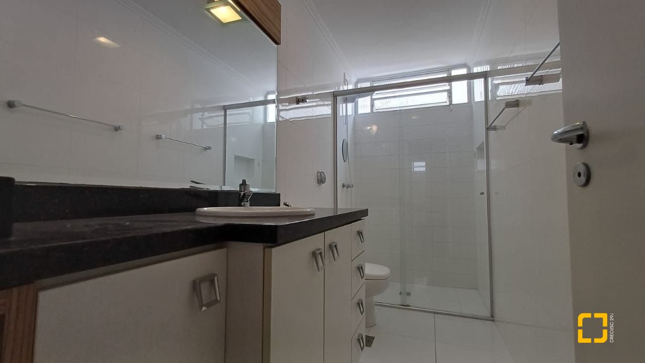 Apartamento com 139m², 4 quartos (sendo 1 suíte), 1 garagem, no bairro Centro em Florianópolis