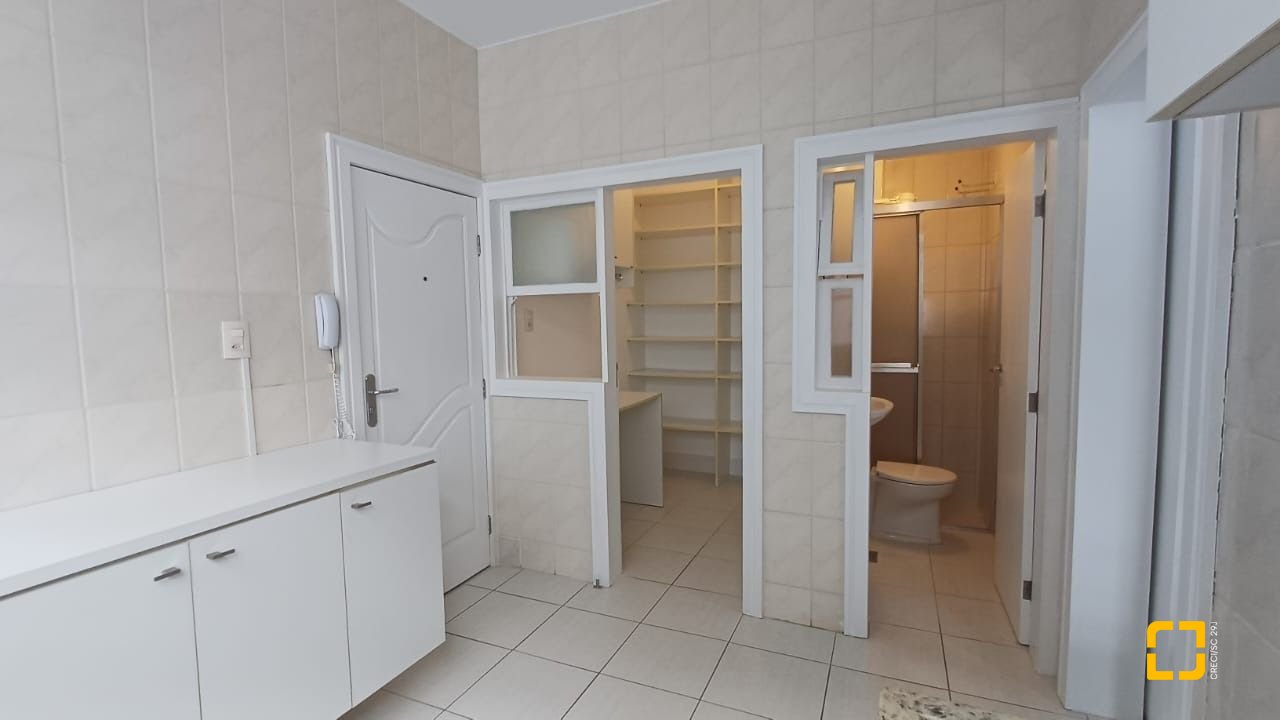Apartamento com 139m², 4 quartos (sendo 1 suíte), 1 garagem, no bairro Centro em Florianópolis