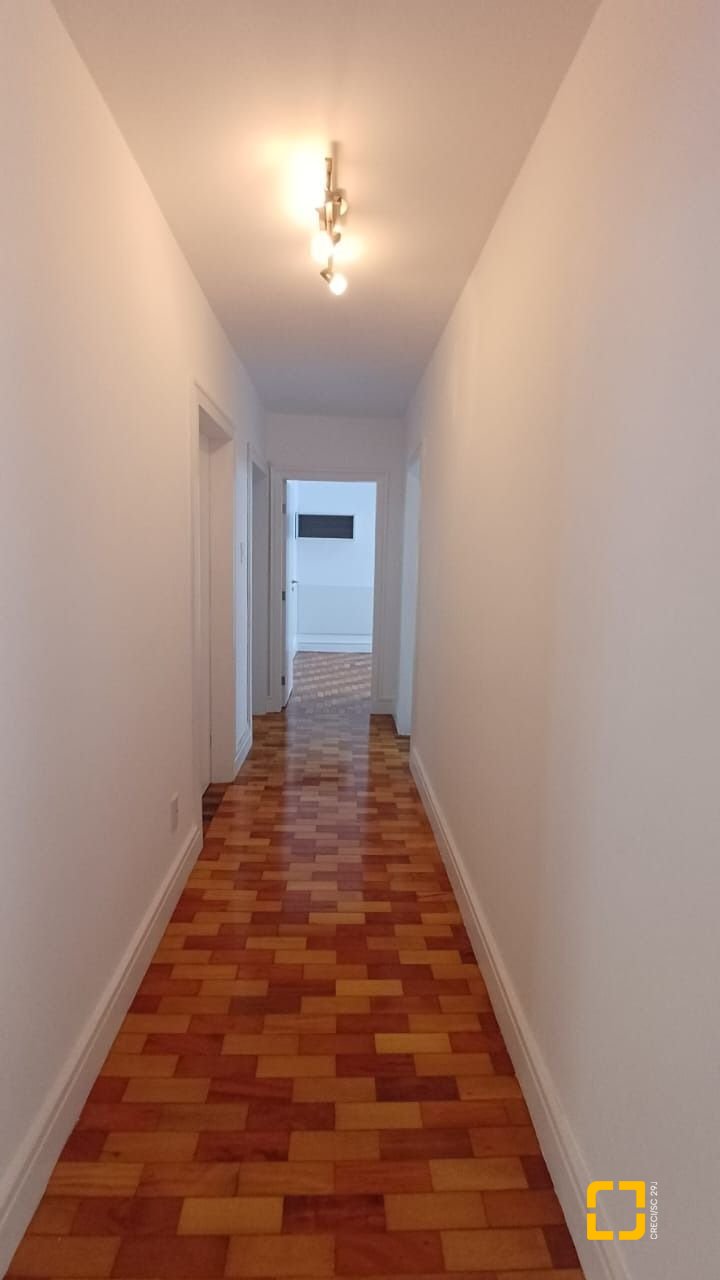 Apartamento com 139m², 4 quartos (sendo 1 suíte), 1 garagem, no bairro Centro em Florianópolis