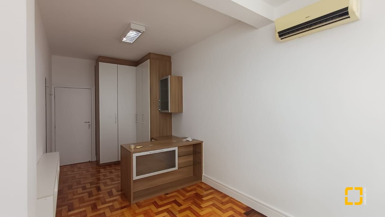 Apartamento com 139m², 4 quartos (sendo 1 suíte), 1 garagem, no bairro Centro em Florianópolis