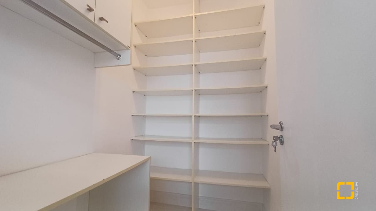 Apartamento com 139m², 4 quartos (sendo 1 suíte), 1 garagem, no bairro Centro em Florianópolis