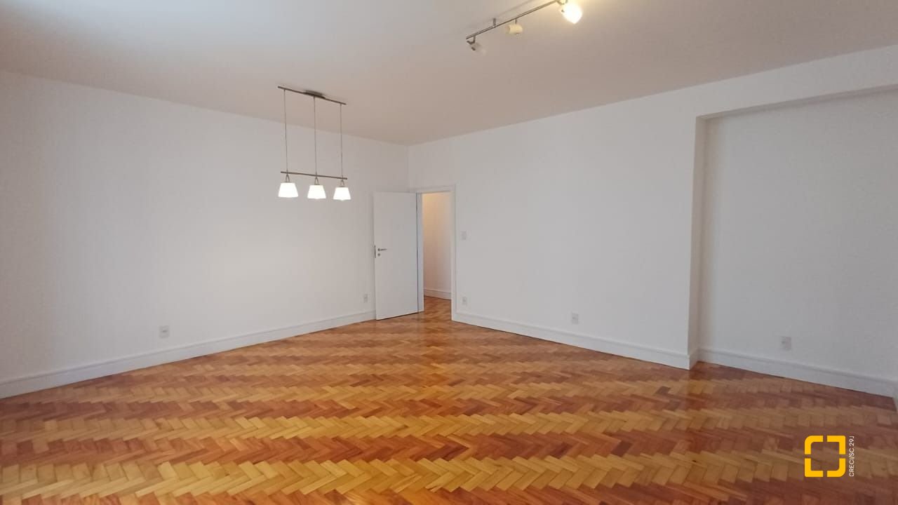 Apartamento com 139m², 4 quartos (sendo 1 suíte), 1 garagem, no bairro Centro em Florianópolis