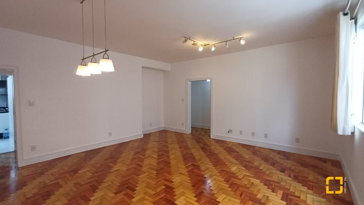 Apartamento com 139m², 4 quartos (sendo 1 suíte), 1 garagem, no bairro Centro em Florianópolis