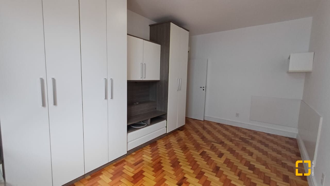 Apartamento com 139m², 4 quartos (sendo 1 suíte), 1 garagem, no bairro Centro em Florianópolis