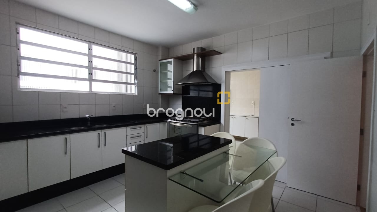 Apartamento com 139m², 3 quartos (sendo 1 suíte), 1 garagem, no bairro Centro em Florianópolis