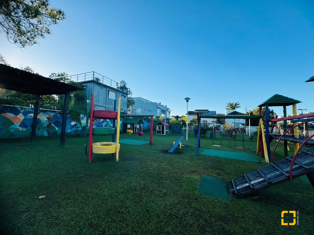Casa com 138m², 4 quartos (sendo 1 suíte), 2 garagens, no bairro Campeche em Florianópolis