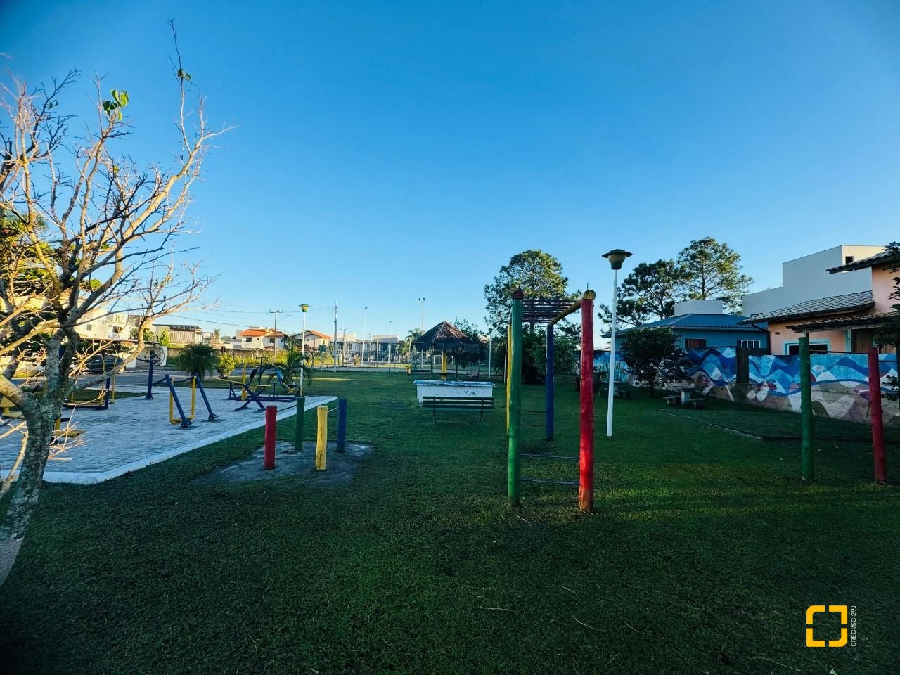 Casa com 138m², 4 quartos (sendo 1 suíte), 2 garagens, no bairro Campeche em Florianópolis