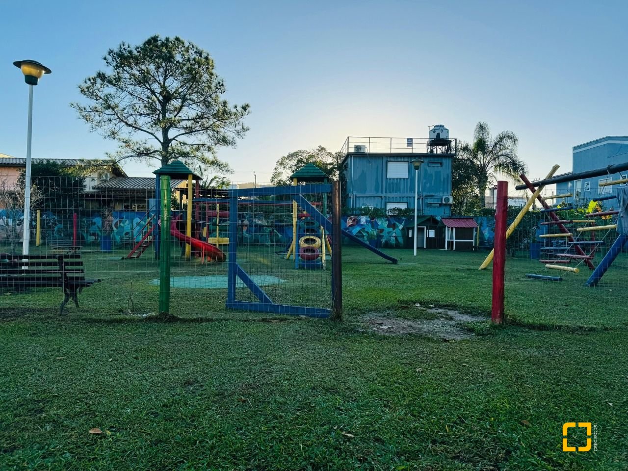 Casa com 138m², 4 quartos (sendo 1 suíte), 2 garagens, no bairro Campeche em Florianópolis
