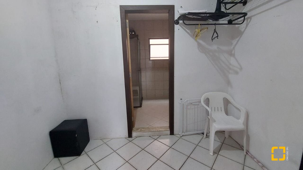 Casa com 229m², 8 quartos (sendo 3 suítes), 6 garagens, no bairro Campeche em Florianópolis