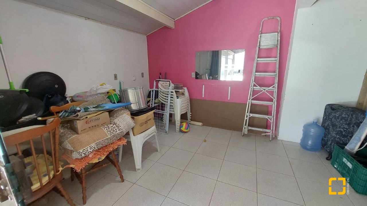 Casa com 229m², 8 quartos (sendo 3 suítes), 6 garagens, no bairro Campeche em Florianópolis