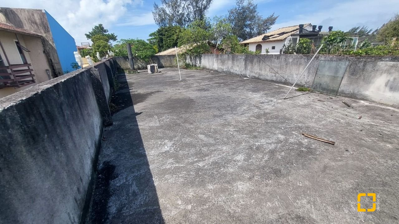 Casa com 229m², 8 quartos (sendo 3 suítes), 6 garagens, no bairro Campeche em Florianópolis