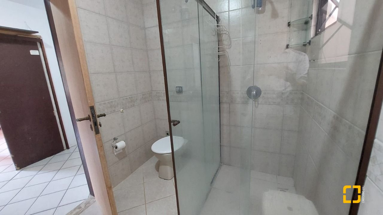 Casa com 229m², 8 quartos (sendo 3 suítes), 6 garagens, no bairro Campeche em Florianópolis