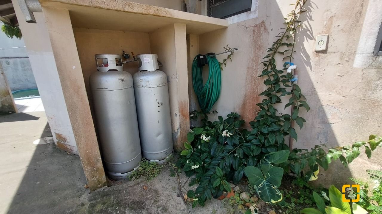 Casa com 229m², 8 quartos (sendo 3 suítes), 6 garagens, no bairro Campeche em Florianópolis