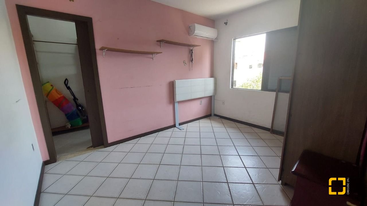 Casa com 229m², 8 quartos (sendo 3 suítes), 6 garagens, no bairro Campeche em Florianópolis