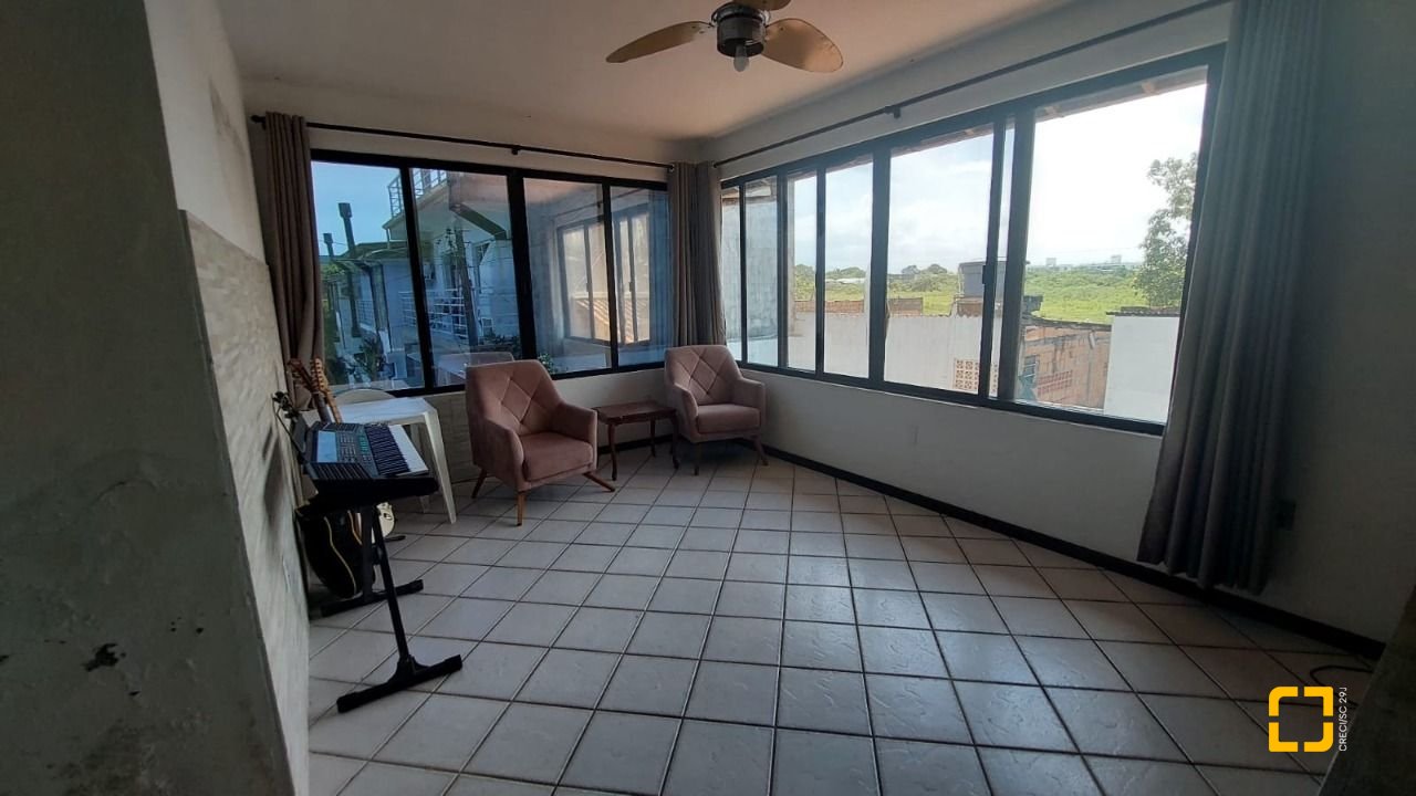 Casa com 229m², 8 quartos (sendo 3 suítes), 6 garagens, no bairro Campeche em Florianópolis