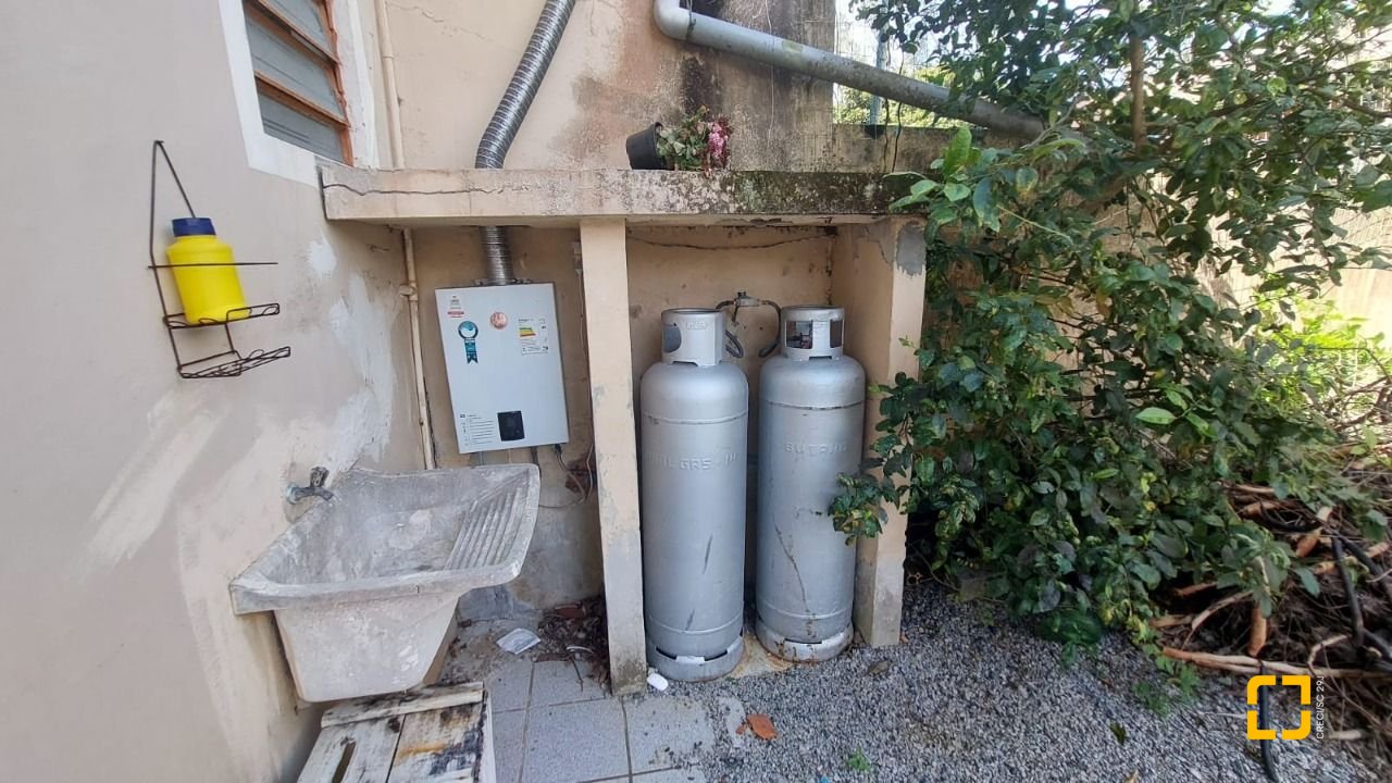 Casa com 229m², 8 quartos (sendo 3 suítes), 6 garagens, no bairro Campeche em Florianópolis