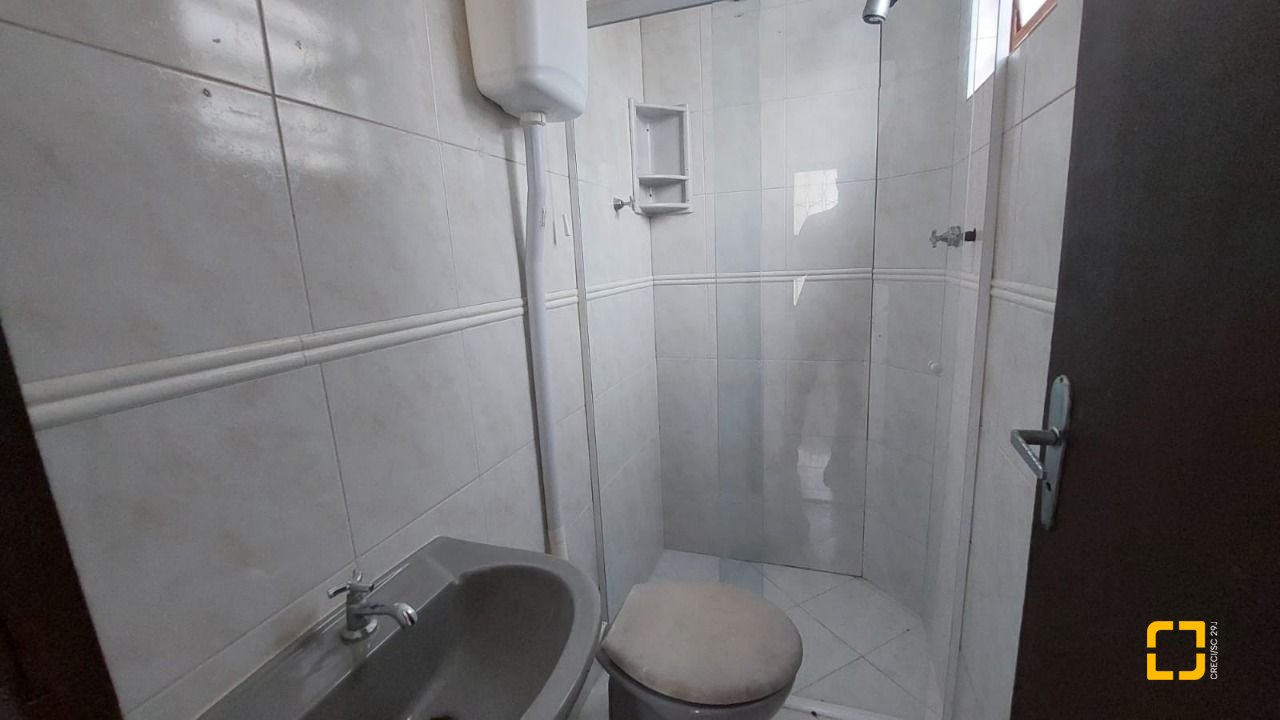 Casa com 229m², 8 quartos (sendo 3 suítes), 6 garagens, no bairro Campeche em Florianópolis