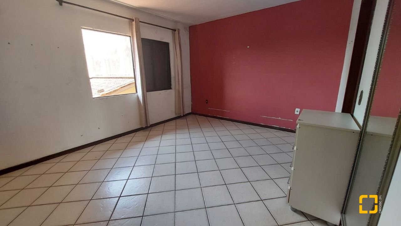 Casa com 229m², 8 quartos (sendo 3 suítes), 6 garagens, no bairro Campeche em Florianópolis