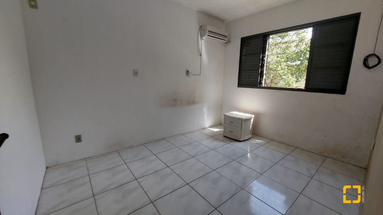 Casa com 229m², 8 quartos (sendo 3 suítes), 6 garagens, no bairro Campeche em Florianópolis