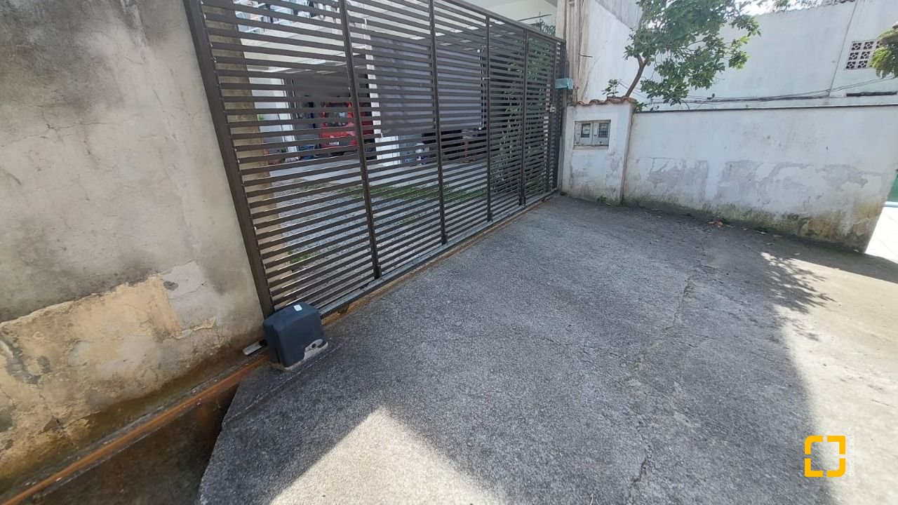 Casa com 229m², 8 quartos (sendo 3 suítes), 6 garagens, no bairro Campeche em Florianópolis