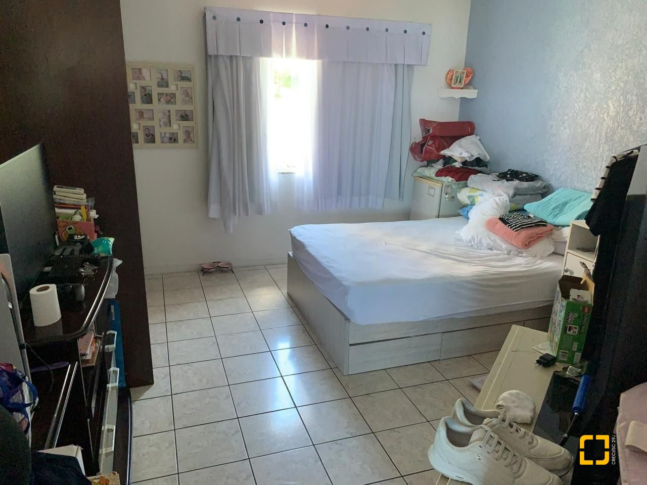 Casa com 450m², 6 quartos (sendo 1 suíte), 4 garagens, no bairro Ponta de Baixo em São José