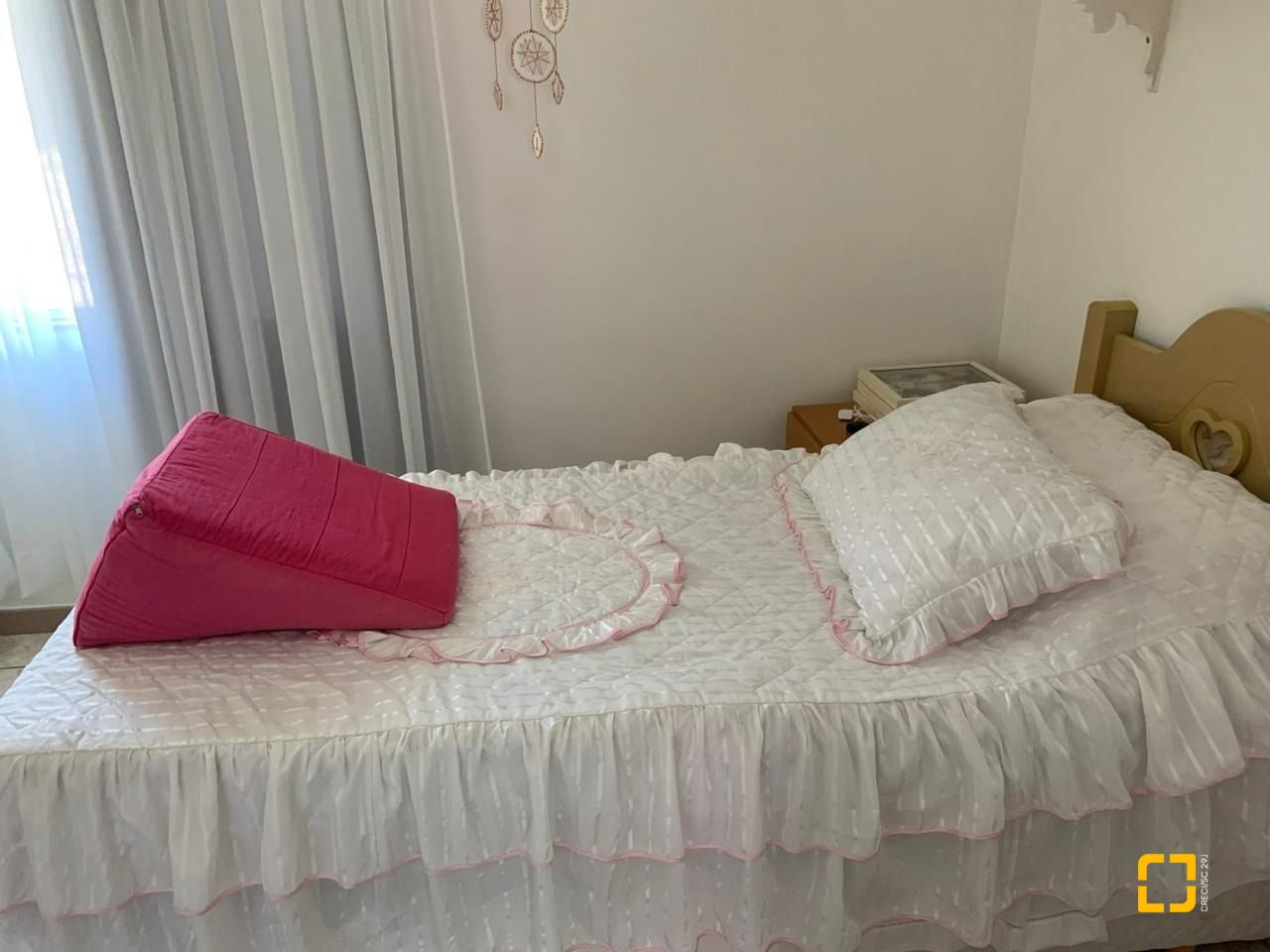 Casa com 450m², 6 quartos (sendo 1 suíte), 4 garagens, no bairro Ponta de Baixo em São José