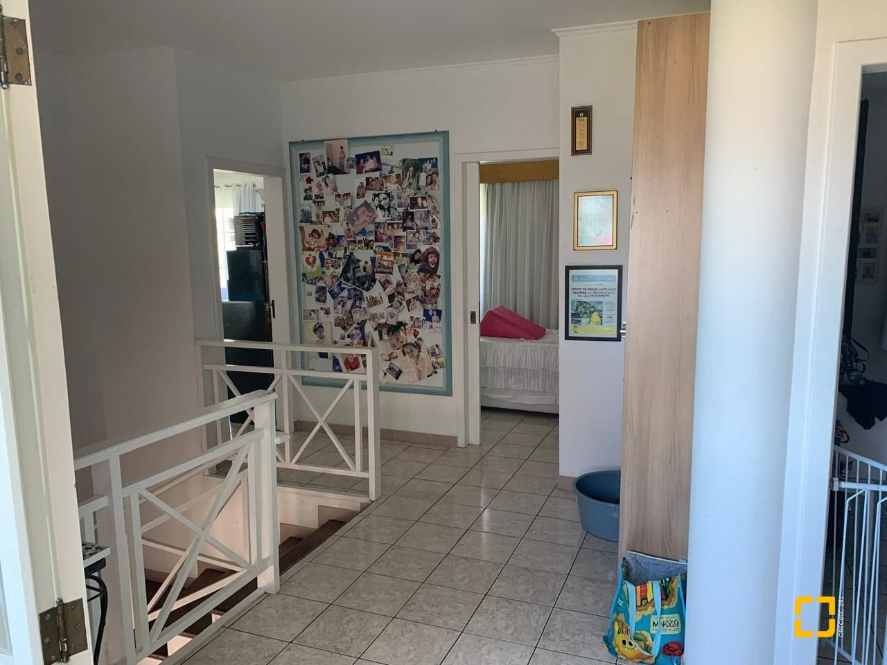 Casa com 450m², 6 quartos (sendo 1 suíte), 4 garagens, no bairro Ponta de Baixo em São José